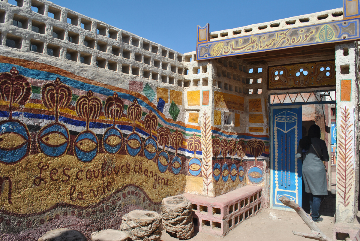 جزیره هرمز+هرمزگان +دهانه تنگه هرمز +تاریخچه+دیدنی های هرمز+قلعه پرتغالیها+روستای هرمز+خاک رنگی+