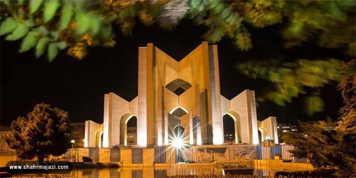مقبره الشعرا در شب