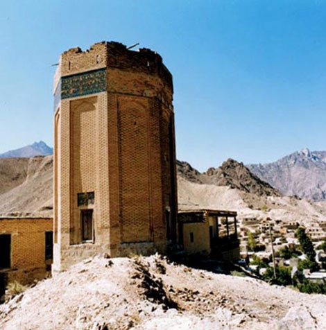  برج سنگی قارلوجا ,گردشگری ایران